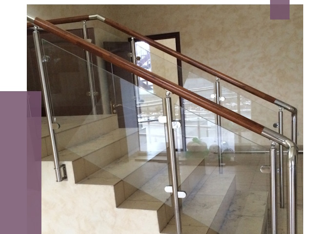 Комбинированные перила из металла и дерева в Сосногорске